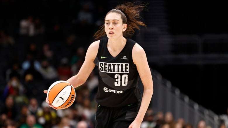 Brianna Stewart leads Storm past Wings with late free throws | CBC Sports