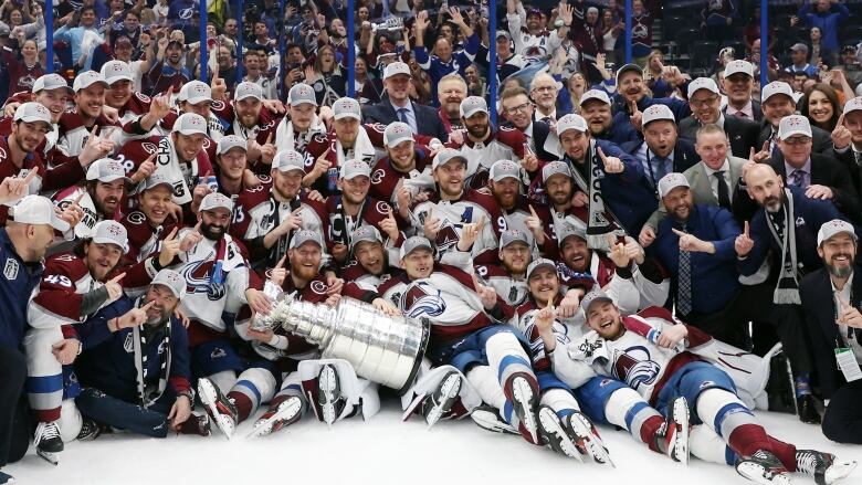Avalanche Dethrone Lightning To Win 1st Stanley Cup In 21 Years CBC 