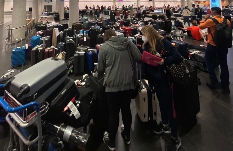 Toronto airport cheap baggage claim