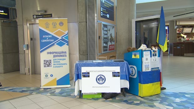 Ukrainian newcomers in Edmonton scramble to find English classes as federal funding ends