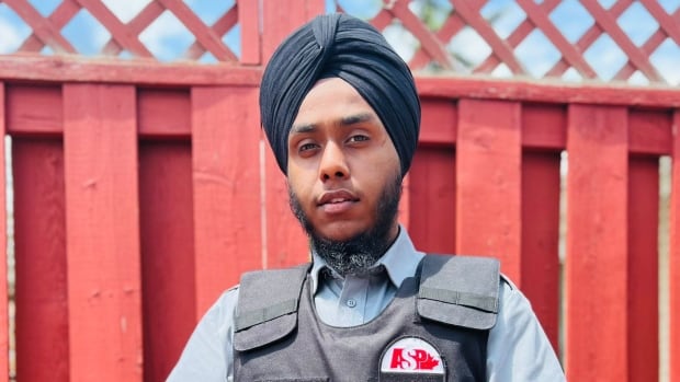 Sijs despedidos por la regla de la ciudad de Toronto que prohíbe a los guardias de seguridad usar barba