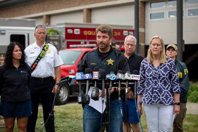 Suspect still at large after 6 killed in Fourth of July parade shooting