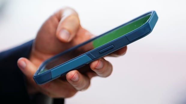 New 942 area code to begin rolling out in Toronto this weekend