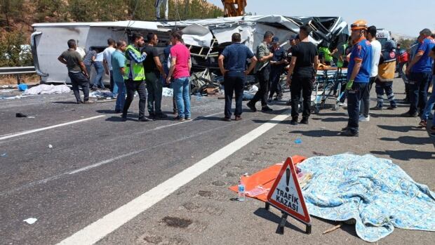 Türkiye’de kaza bölgelerinde meydana gelen ayrı kazalarda hayatını kaybeden 32 acil servis çalışanı