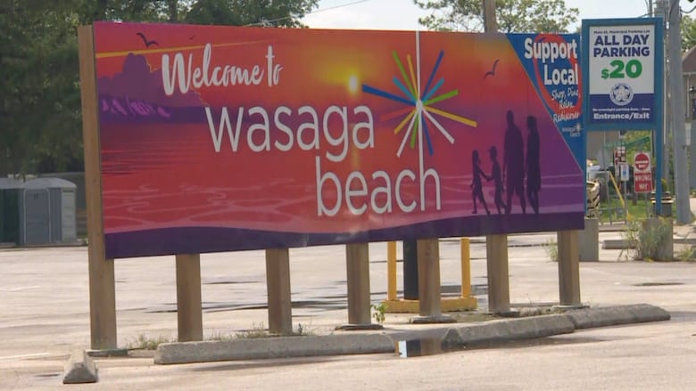 A welcome sign to Wasaga Beach.
