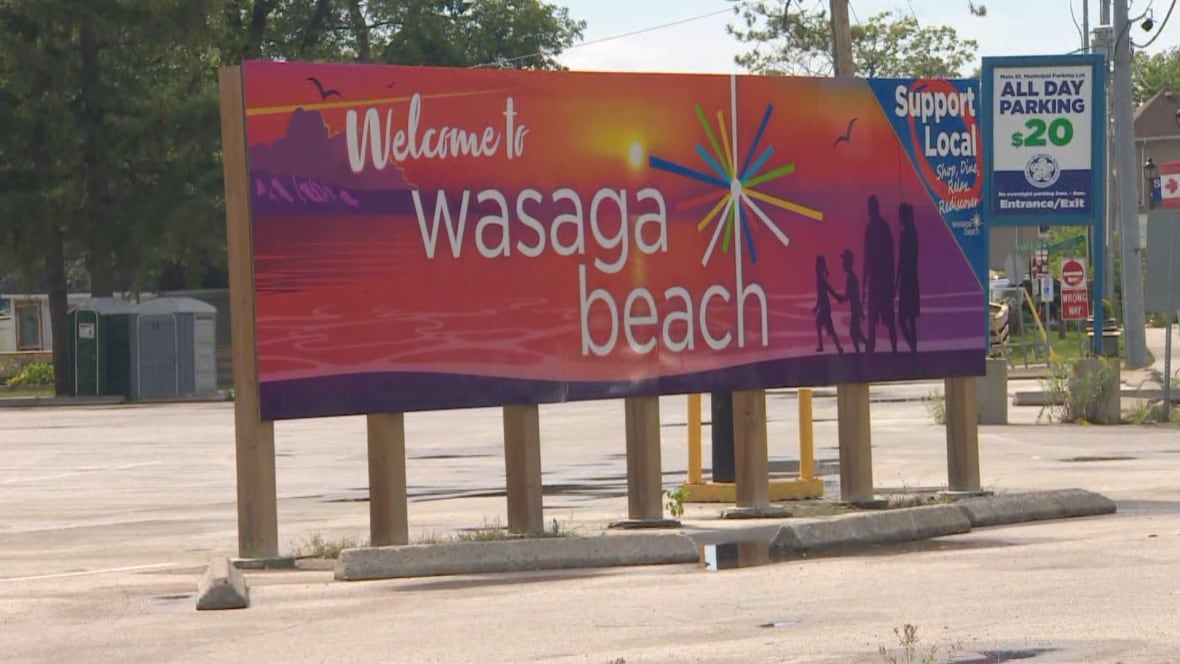 A welcome sign to Wasaga Beach.