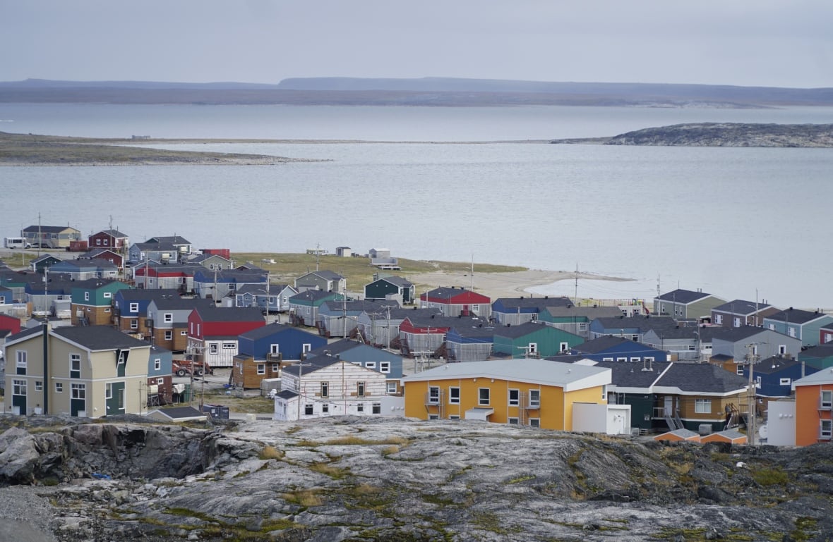 Inukjuak town view