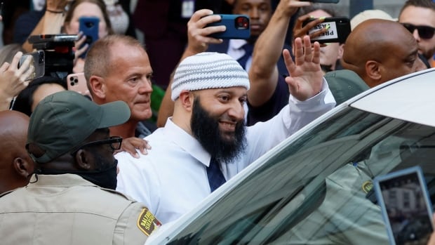 Savcılar, Adnan Syed’i 20 yıl önce hapishaneden serbest bırakmak için kanıtlara sahipti: Seri sunucu