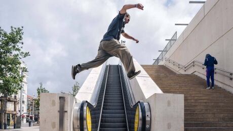 Watch arsenic immoderate of the champion parkour athletes successful the satellite spell head-to-head successful Tokyo, Japan astatine the 2022 FIG Parkour World Championships. Speed Women's Semifinal / Freestyle Men's Final / Speed Women's Final