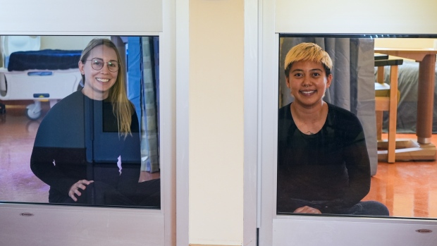 Would you sign up to catch a deadly disease and live in isolation for weeks? These friends did; Amy Mullin (left) and Tato Crisanto (right) are among dozens of Canadians participating in a human challenge trial — a type of medical study that involves purposely infecting people with a particular pathogen. In this case, it’s the bacteria Bordetella pertussis, known for causing potentially-deadly whooping cough.