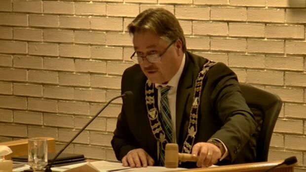 Judge orders that Elliot Lake mayor should be removed from office