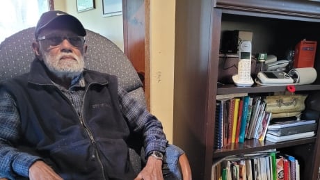 <div>Why didn't his bank do more to help 88-year-old grandfather scammed out of .5K, family asks</div> <div>Why didn't his bank do more to help 88-year-old grandfather scammed out of .5K, family asks</div>
