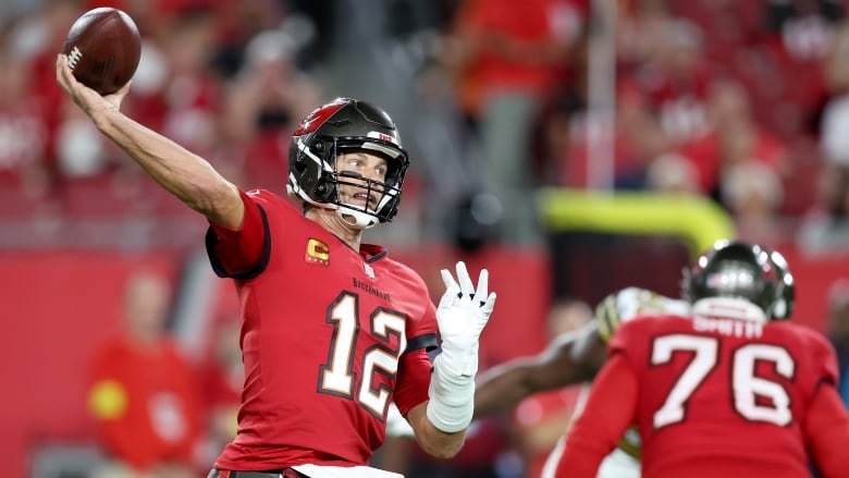 Brady, Buccaneers erase 13-point deficit in final 3 minutes to top