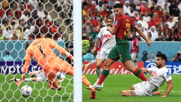 Portugal waltzes to World Cup quarter-finals after emphatic win over Switzerland | CBC Sports