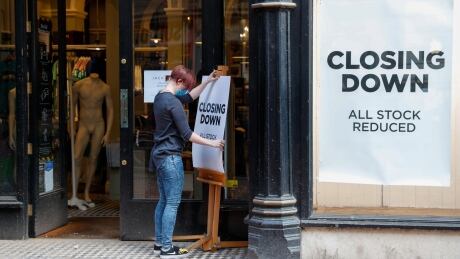 Darren Staples/Bloomberg retail store closing