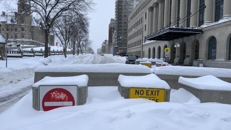 wellington street barricades reopening parliament hill ottawa barrier