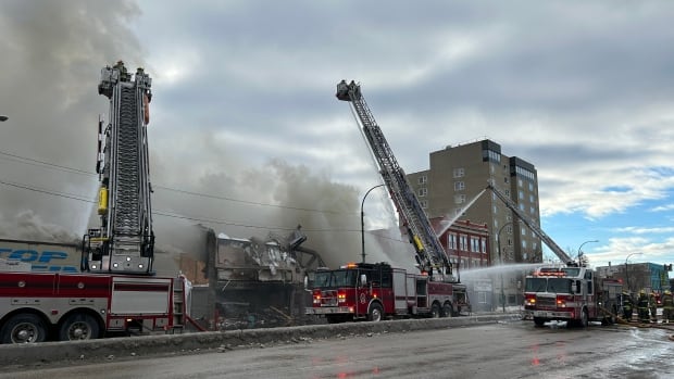 Main Street Fire: The Courage Of First Responders At The Restaurant Blaze! - z6vf3yn