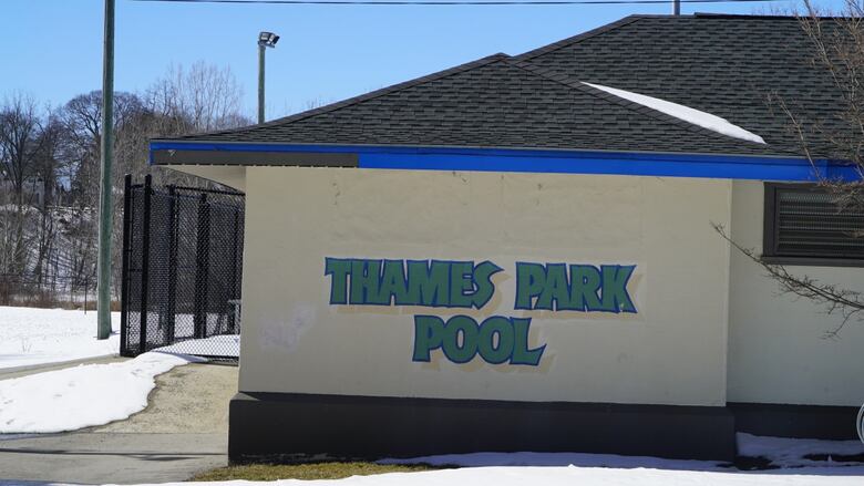 Thames Park Pool 