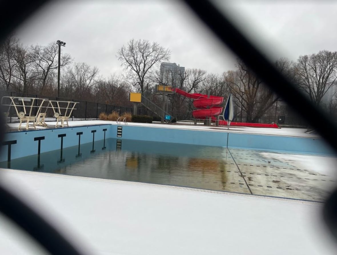 Thames Park Pool was built in 1927 and at 25,000 annual visitors, has the heaviest usage of the city's 11 outdoor pools.