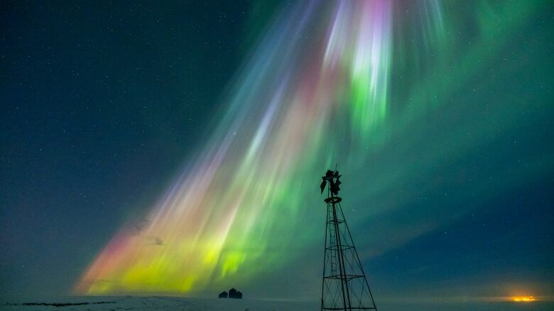 Here's what's behind the latest northern lights display | CBC News