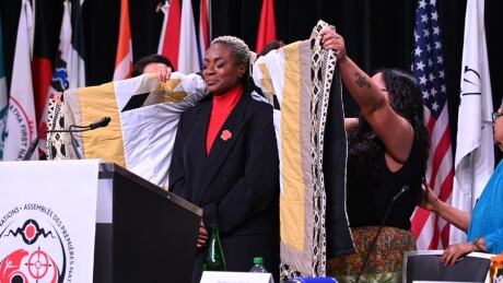jully-black-blanket-afn