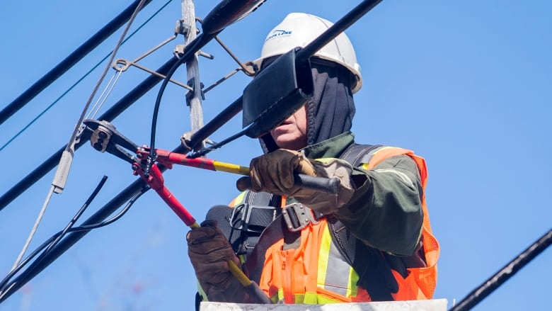 Thousands of Quebec residents without power after ice storm