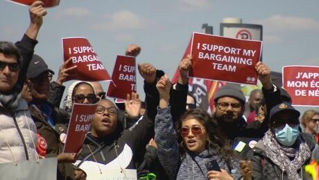PSAC Toronto Airport picket line