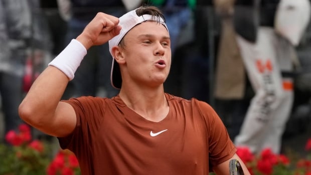 Denmark’s Holger Rune, 20, beats Djokovic again to reach Italian Open semis | CBC Sports