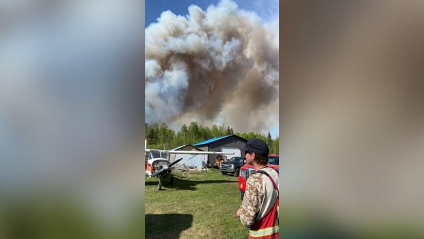 How northeast B.C. residents are weathering the wildfires, helping their community