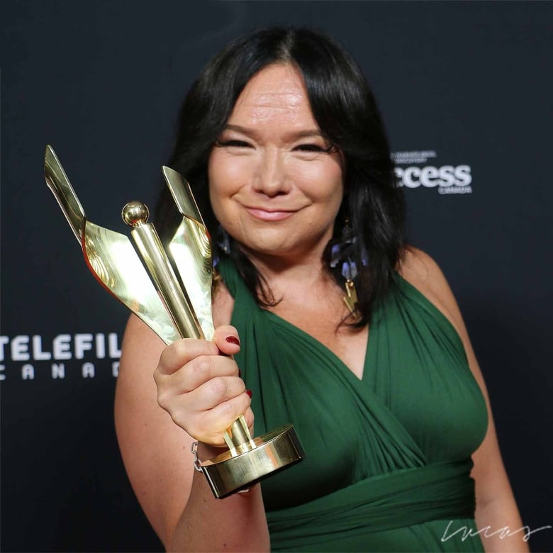 Jennifer Podemski accepting her Tribute Award at the Canadian Screen Awards.