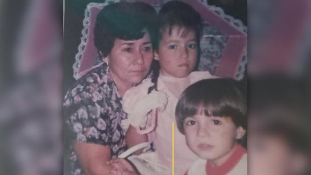 9 yıl önce abisini kaybetti.  Şimdi Meksika kartelleriyle barış sağlamaya çalışıyor.