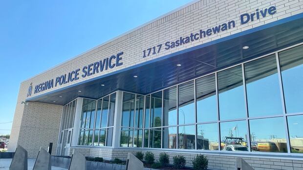 Man likely trying to smuggle drugs when he died in Regina police custody: watchdog