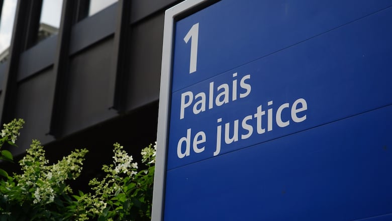 Montreal Courthouse exterior building sign, '1 Palais de justice'