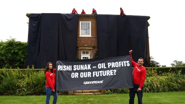 Greenpeace protesters drape British PM Sunak’s house in black in drilling protest Greenpeace protesters drape British PM Sunak’s house in black in drilling protest