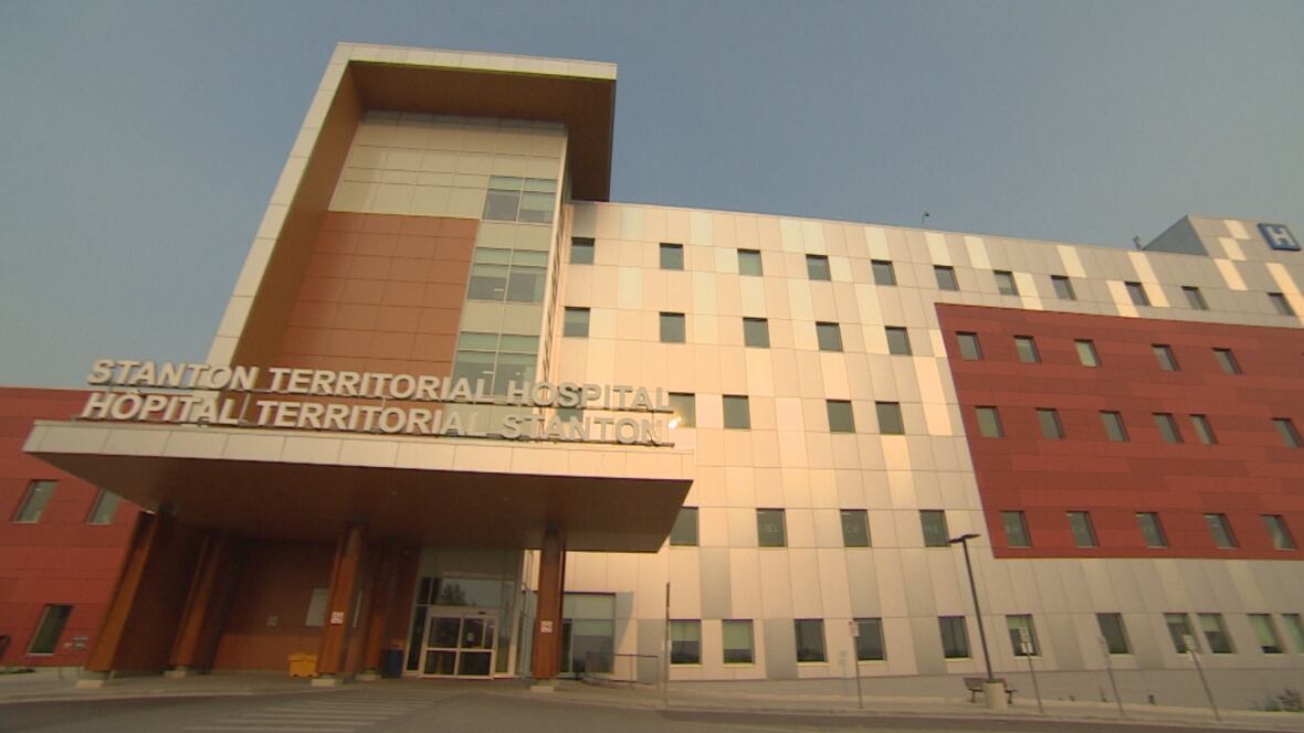 https://i.cbc.ca/1.6964957.1694573116!/fileImage/httpImage/image.jpg_gen/derivatives/original_1180/stanton-territorial-hospital.jpg