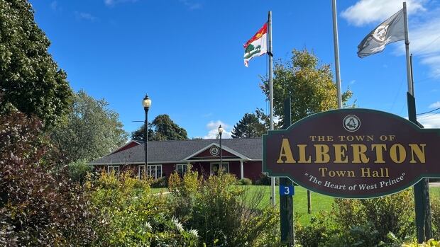 Alberton town hall in the sunshine.