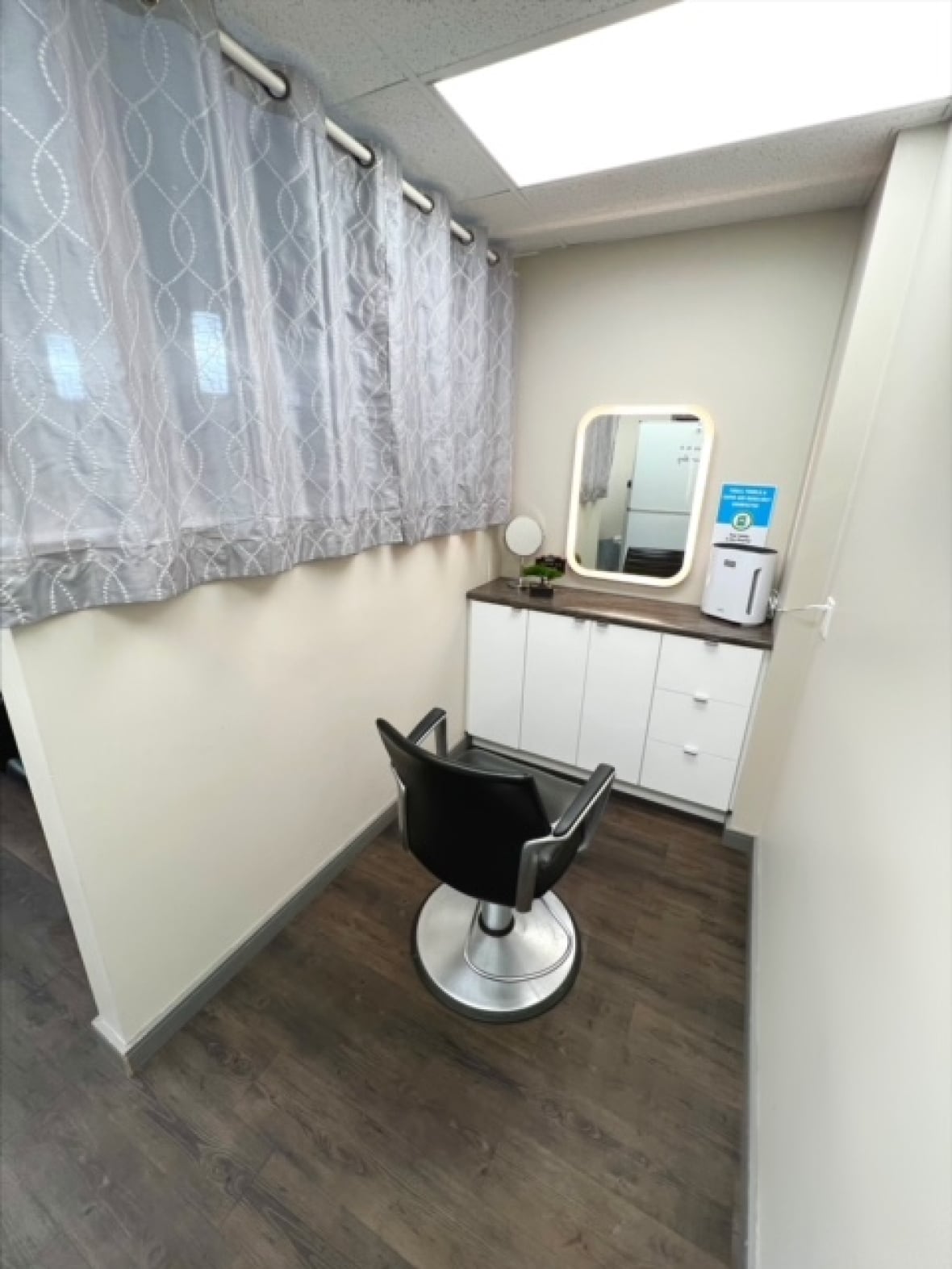 'It was awesome' Muslim women find hair salons with private rooms for