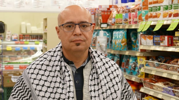 Councillor urges Winnipeg mayor to rescind civic award given to Food Fare owner
