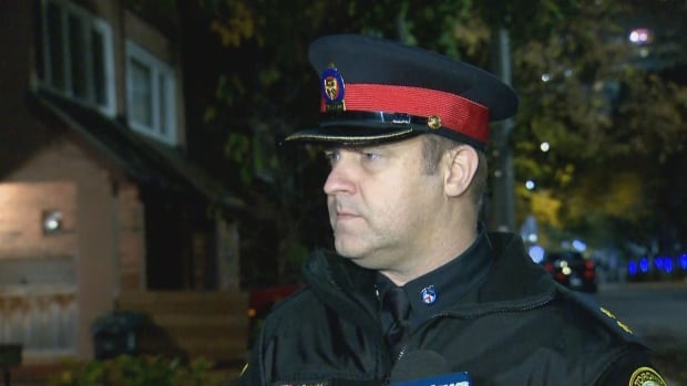 Woman stabbed in downtown Toronto after purse stolen from salon, police say
