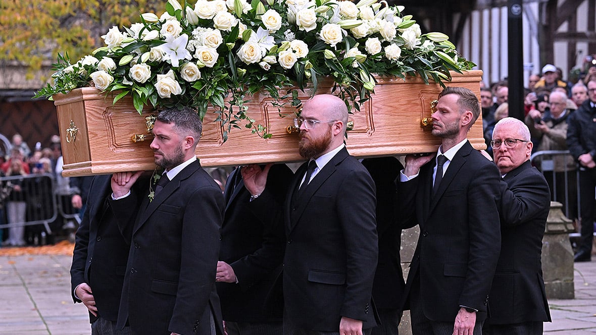 charlton-bobby-funeral-231113-1180.jpg