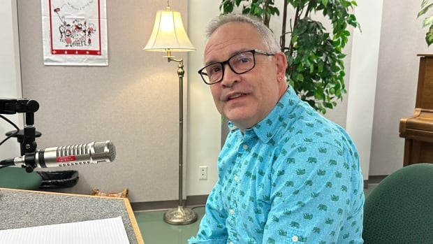 Patients, colleagues push Yukon gov't to relent in contract dispute with psychiatrist