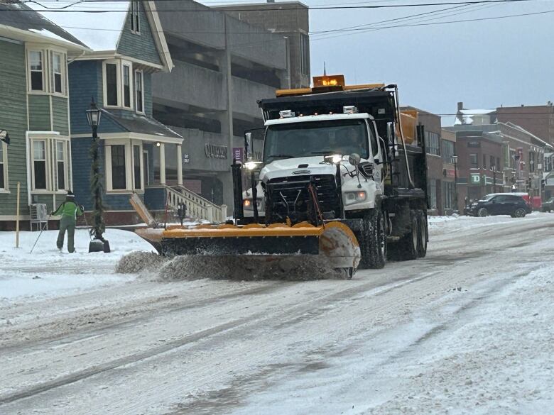 Confederation Bridge closed to all traffic as wind gusts increase