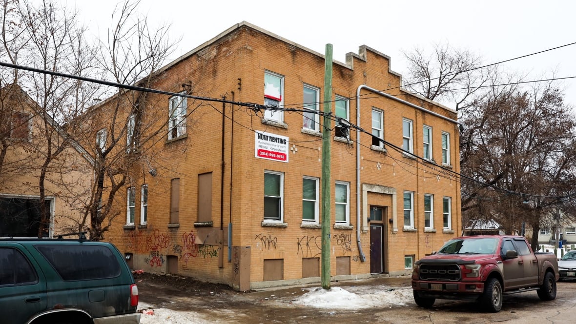 Neighbour charged with 2nd-degree murder after man stabbed
