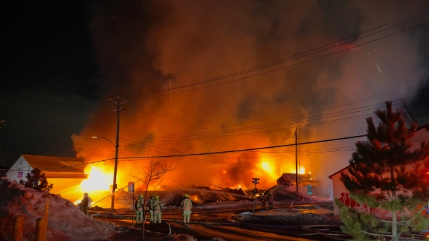Busy night for Montreal firefighters and police as 6 fires burned; Six fires, four of which were criminal, burned on the island of Montreal Thursday night\. 