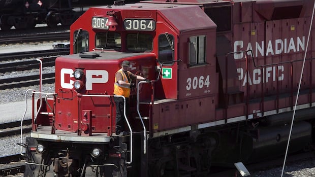 Distracted rail crew missed warning before fiery B.C. train crash, report says