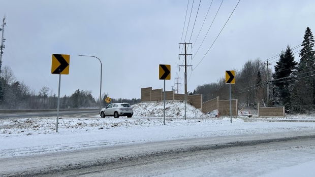 Province closes Fredericton highway exit to suburb for safety reasons; The exit to Liverpool Street from Highway 7 in Fredericton is being closed due to safety, the province said\.