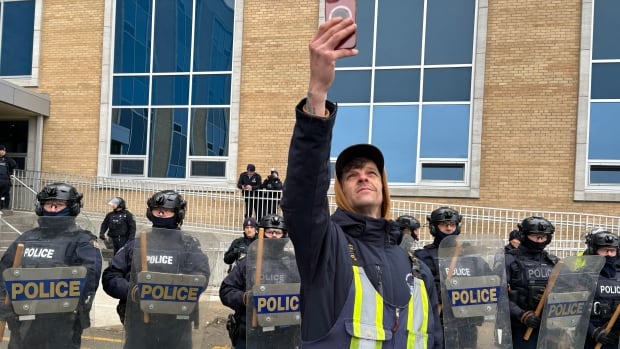 Police in riot gear hold off fisheries protesters as N.L. Liberals ...
