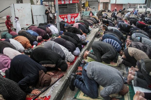 [israel-palestinians-gaza-eid-prayers]