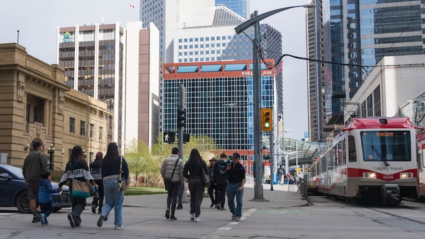 Alberta's Population Surpasses 5 Million, Driven by Interprovincial Migration and Immigrants