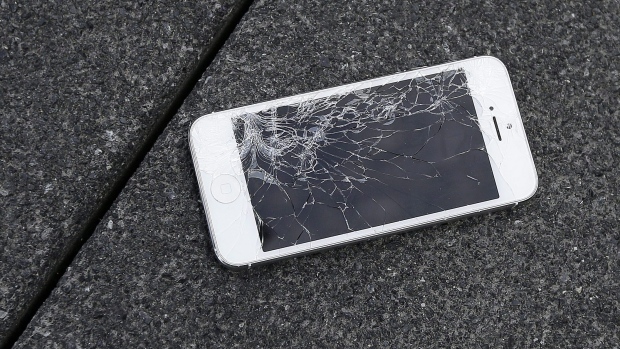 Break your iPhone again? Apple will finally let you fix its products yourself; File photo shows an Apple iPhone with a cracked screen after a drop test at the offices of Square\. Trade in San Francisco\. In a new service offered by Dish, technicians will start making house calls to replace iPhone batteries and broken screens\. Dish plans to extend the service to Android phones later\. The new program represents Dish's latest effort to diversify its business as it faces a decline in TV subscribers\. 